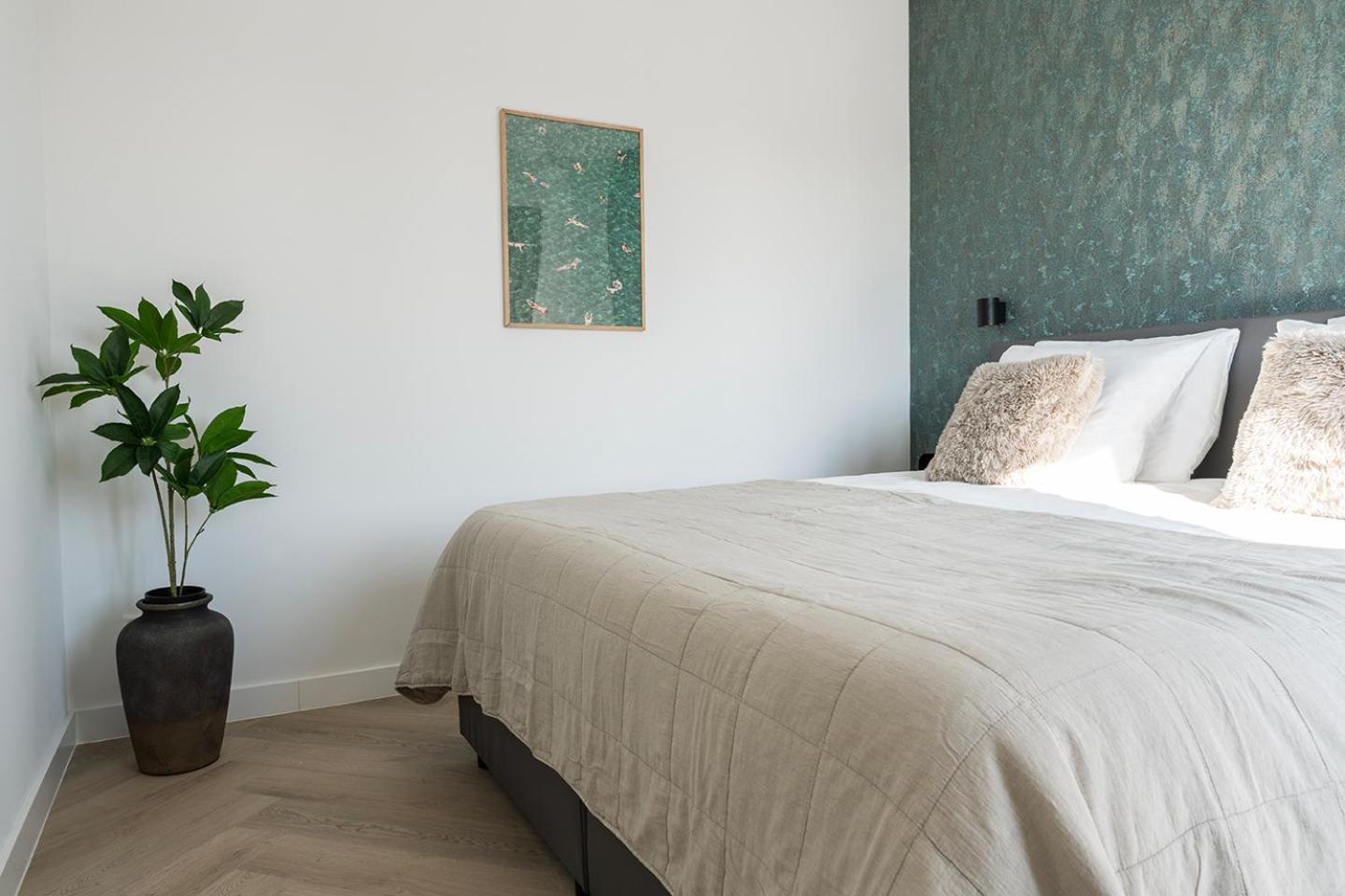 Newly Renovated Xl Center Appartement